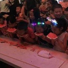 网红大秋千 吃瓜大赛,一场视觉与味蕾的双重盛宴